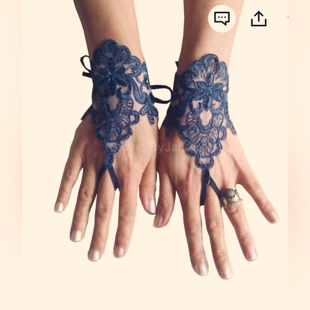 Lace Fingerless Gloves